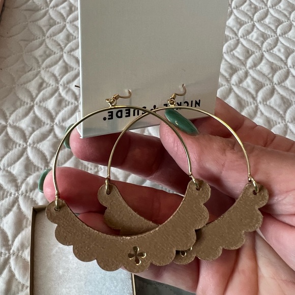 BNIB Nickel and Suede Cranberry Havens - Picture 2 of 2